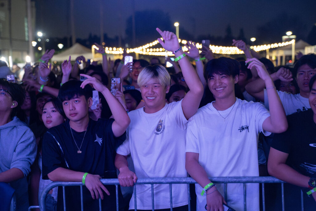 CSUF students listen to an enjoy the Warren Hui concert in the front row. 