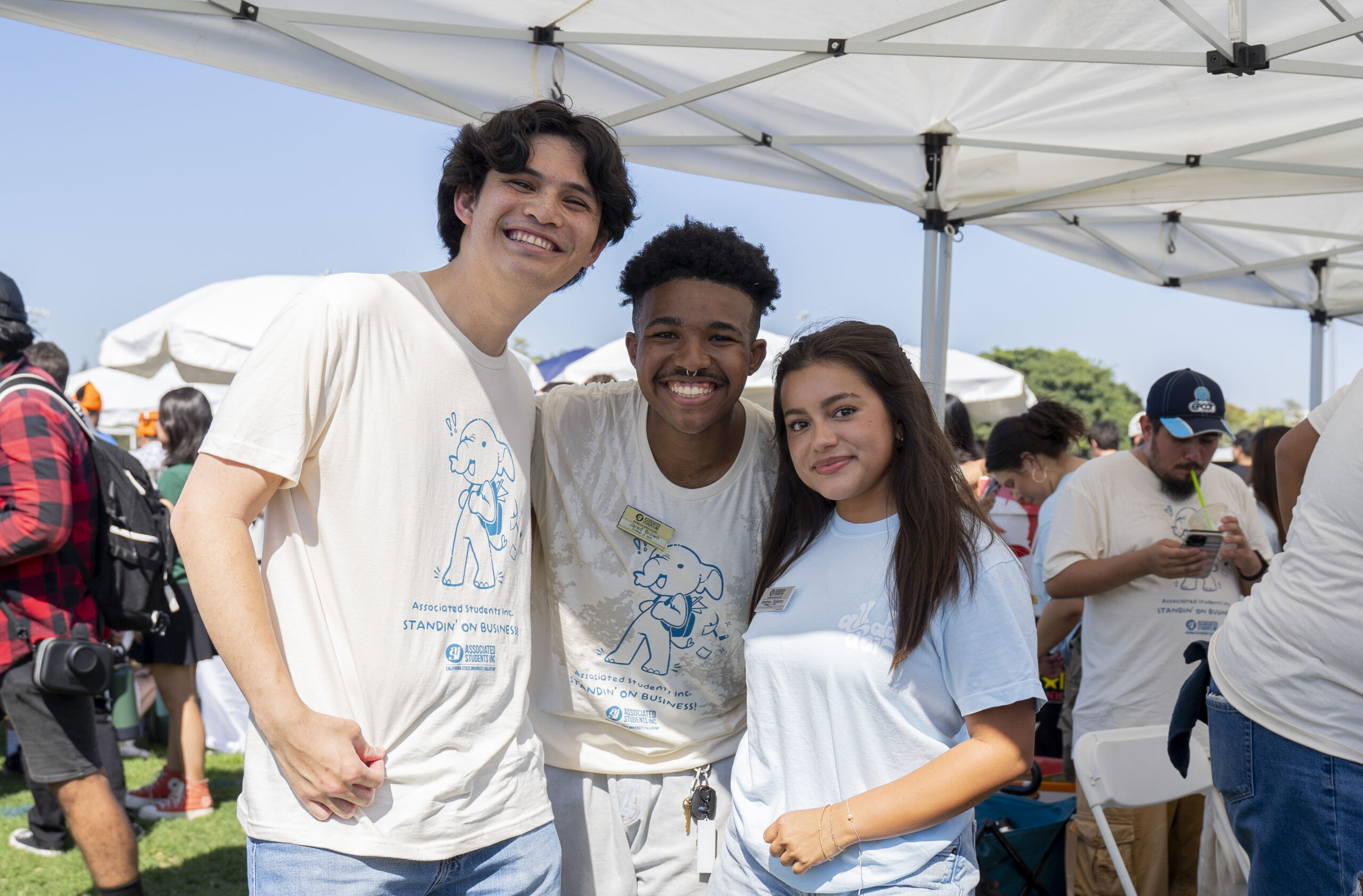 ASI student leaders pose for a picture at DiscoverFest